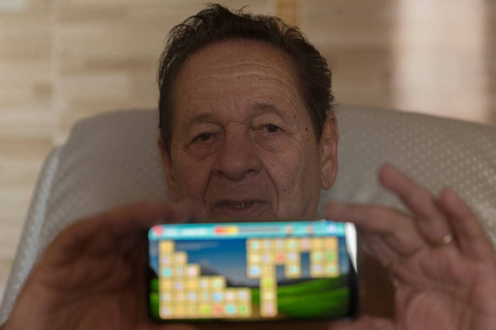 Joguinhos virtuais estimulam a aten��o de idosos na pandemia