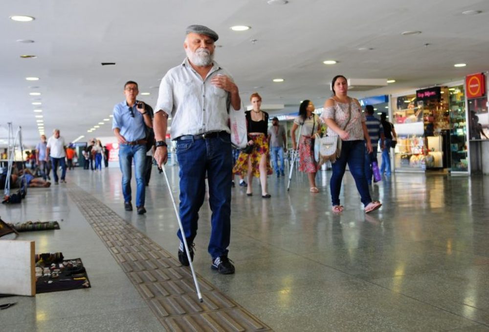 Comisses debatem mobilidade para pessoas com deficincia visual