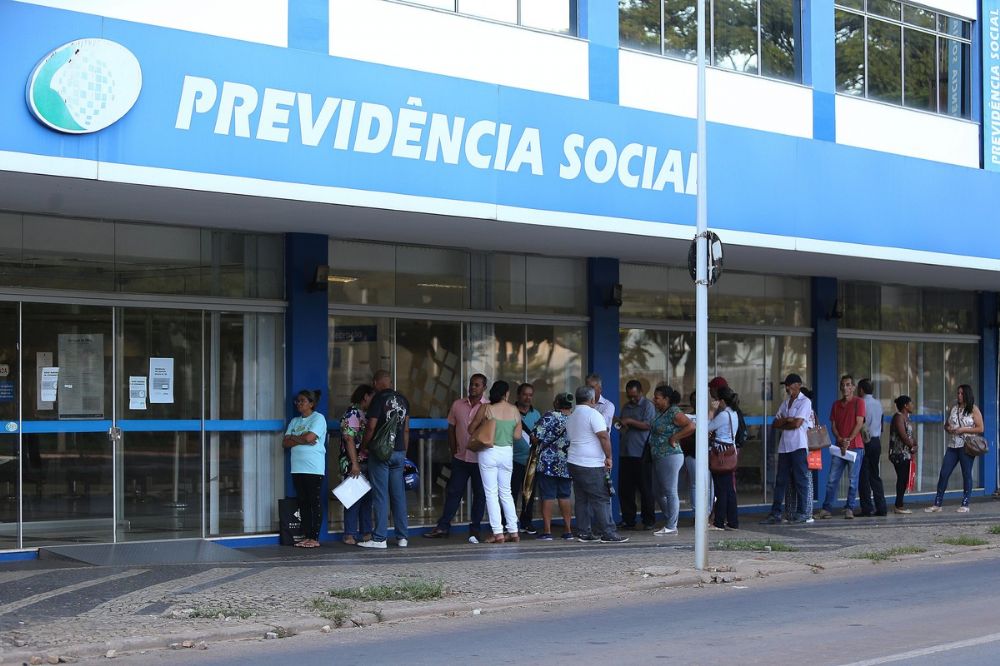 INSS: A fila de espera aumenta e cerca de 1,8 milho de solicitaes de benefcios esto acumuladas